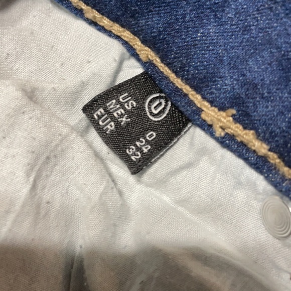 Stretchy ankle crop destroyed jeans - Picture 6 of 6